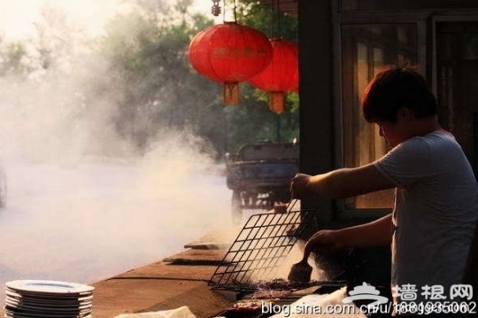 新浪旅游配图：当地美食制作 来源：xdyan的新浪博客